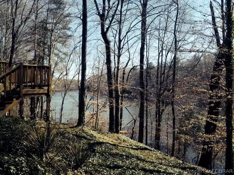 5898 Beech Tree Ln, Gloucester, VA 23061 photo 2
