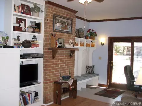 1734 Laurel Dr, Gloucester Point, VA 23062 photo 3