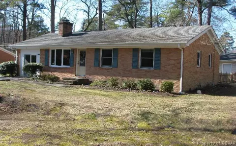1734 Laurel Dr, Gloucester Point, VA 23062 photo 1