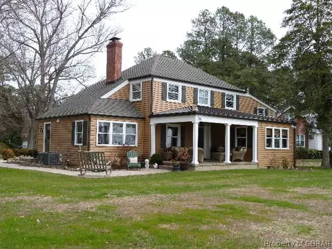 570 Pine Ln, West Point, VA 23181 photo 2