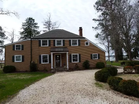 570 Pine Ln, West Point, VA 23181 photo 1