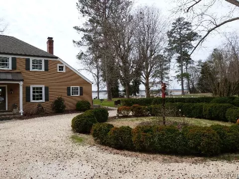 570 Pine Ln, West Point, VA 23181 photo 4