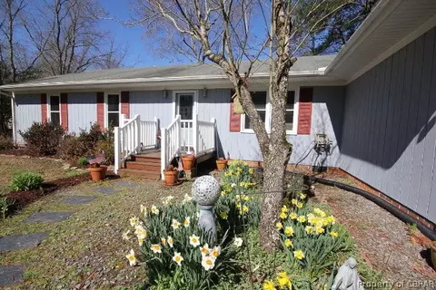 8076 Crab Thicket Rd, Gloucester, VA 23061 photo 2