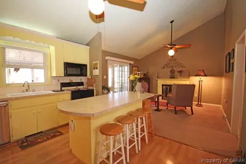 8076 Crab Thicket Rd, Gloucester, VA 23061 photo 4