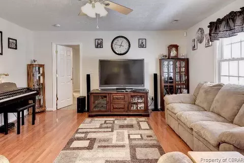 6181 Glenns Rd, Gloucester, VA 23061 photo 5