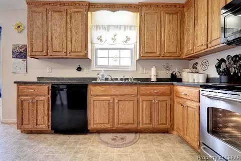 6181 Glenns Rd, Gloucester, VA 23061 photo 11