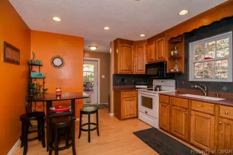 10568 Figg Shop Rd, Gloucester, VA 23061 photo 6