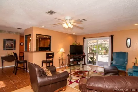 10568 Figg Shop Rd, Gloucester, VA 23061 photo 2