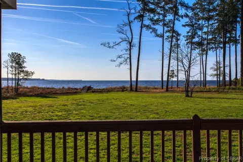 9756 Mariners Watch Ln, Gloucester, VA 23061 photo 28
