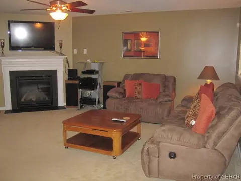 7328 Jeanne Dr, Gloucester, VA 23061 photo 2