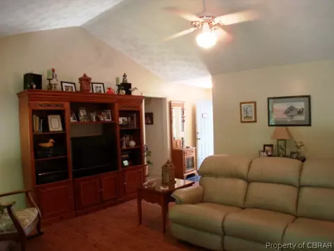 4381 Teal Cir, Gloucester, VA 23061 photo 8