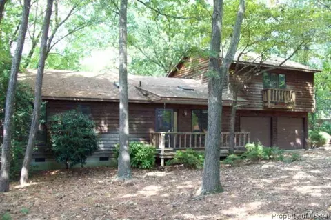 7427 Dehardit Ave, Gloucester Point, VA 23062 photo 1
