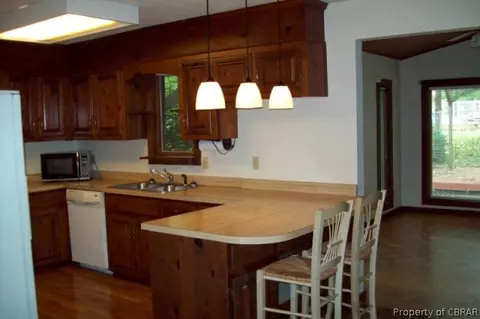 7427 Dehardit Ave, Gloucester Point, VA 23062 photo 3