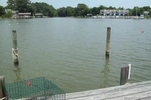7905 Berkeley Dr, Gloucester Point, VA 23062 photo 10