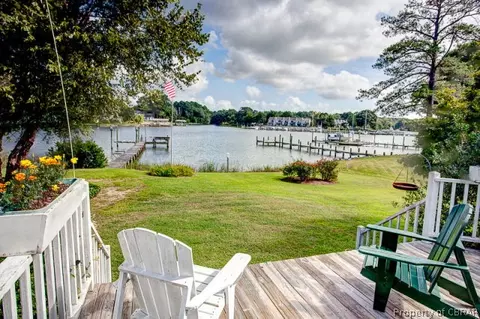 7905 Berkeley Dr, Gloucester Point, VA 23062 photo 3