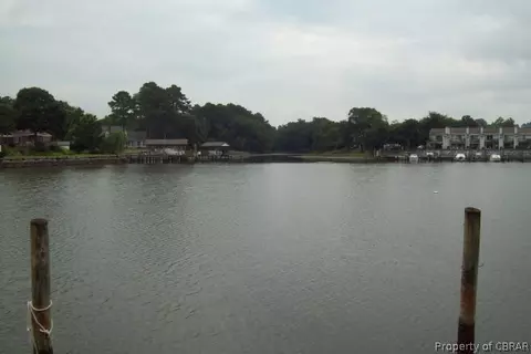 7905 Berkeley Dr, Gloucester Point, VA 23062 photo 39