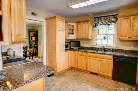 7905 Berkeley Dr, Gloucester Point, VA 23062 photo 8
