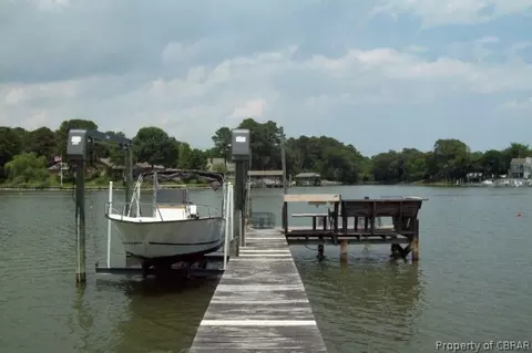 7905 Berkeley Dr, Gloucester Point, VA 23062 photo 2