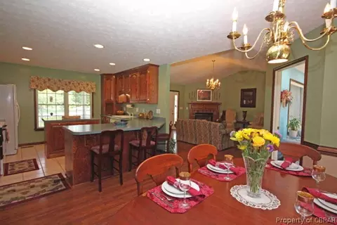 7556 Tyndall Dr, Gloucester Point, VA 23062 photo 11