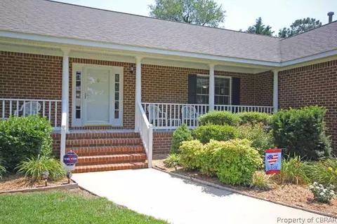 7556 Tyndall Dr, Gloucester Point, VA 23062 photo 2