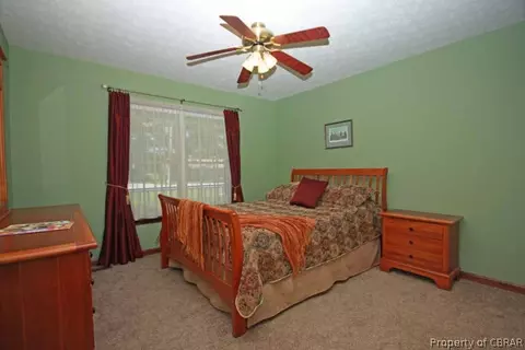 7556 Tyndall Dr, Gloucester Point, VA 23062 photo 18