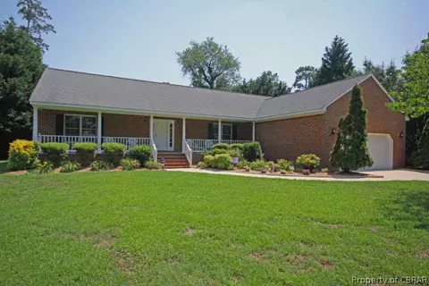 7556 Tyndall Dr, Gloucester Point, VA 23062 photo 1