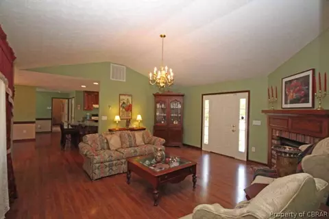 7556 Tyndall Dr, Gloucester Point, VA 23062 photo 5