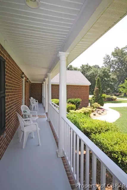 7556 Tyndall Dr, Gloucester Point, VA 23062 photo 3