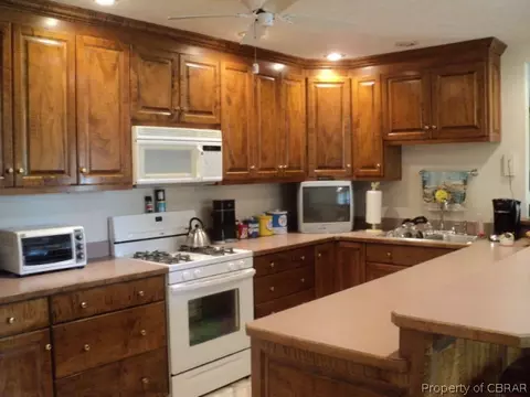 8139 Manor Dr, Gloucester, VA 23061 photo 5