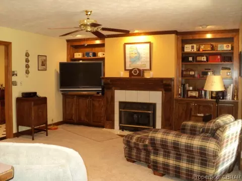 8139 Manor Dr, Gloucester, VA 23061 photo 3