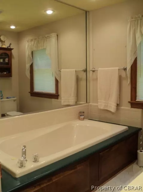 8139 Manor Dr, Gloucester, VA 23061 photo 10