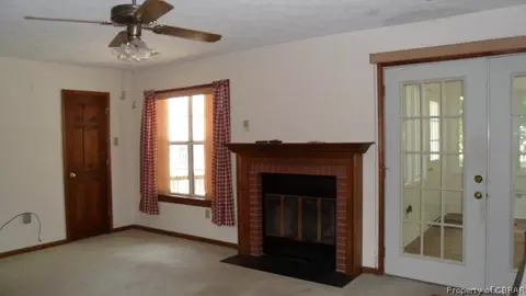 7119 Hopkins Cir, Gloucester, VA 23061 photo 5