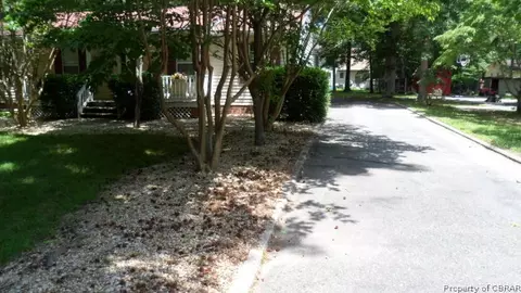 7119 Hopkins Cir, Gloucester, VA 23061 photo 3