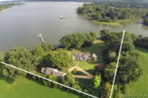 8708 Toddsbury Ln, Gloucester, VA 23061 photo 3
