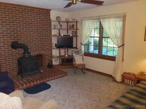 11671 Deep Point Ln, Gloucester, VA 23061 photo 8