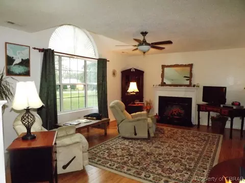 6785 Magnolia Dr, Gloucester, VA 23061 photo 4