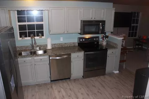 7133 Brendan Ct, Gloucester, VA 23061 photo 5
