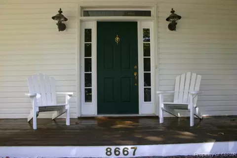 8667 Dundee Ln, Gloucester, VA 23061 photo 2