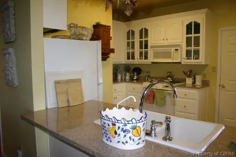 8667 Dundee Ln, Gloucester, VA 23061 photo 10