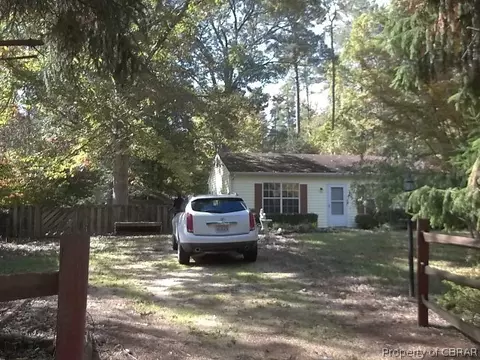 8752 Marlfield Rd, Gloucester, VA 23061 photo 2