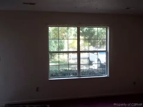 8752 Marlfield Rd, Gloucester, VA 23061 photo 4