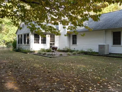 4472 Old Squaw Ln, Gloucester, VA 23061 photo 3