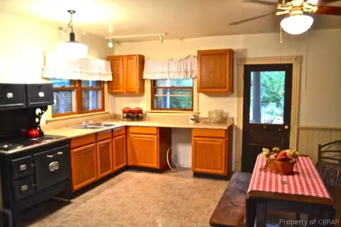383 Risby Town Rd, Grimstead, VA 23064 photo 5
