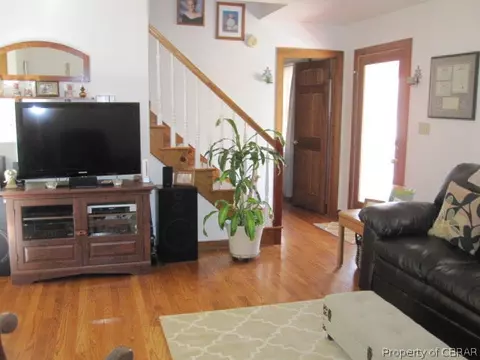 6248 Glenns Rd, Gloucester, VA 23061 photo 3