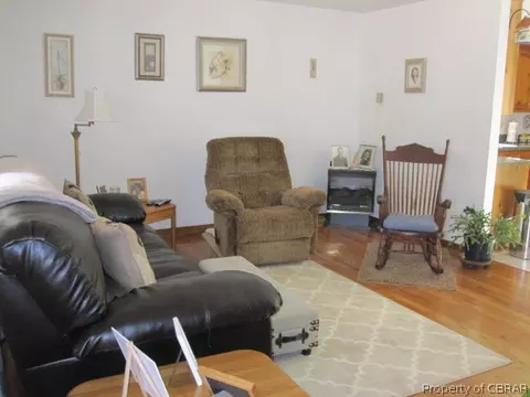 6248 Glenns Rd, Gloucester, VA 23061 photo 2