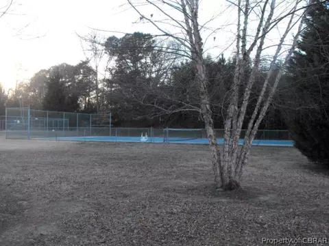 7753 The Points Pl, Gloucester Point, VA 23062 photo 16
