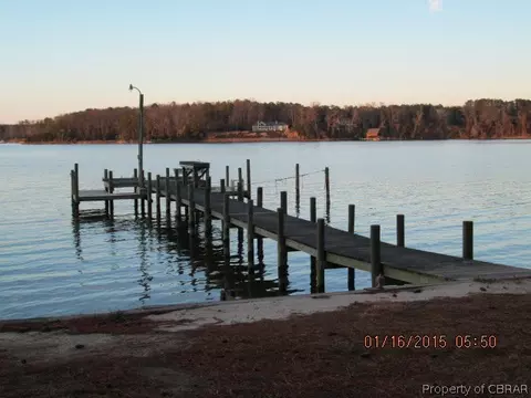 11286 Piankatank Dr, Gloucester, VA 23061 photo 2