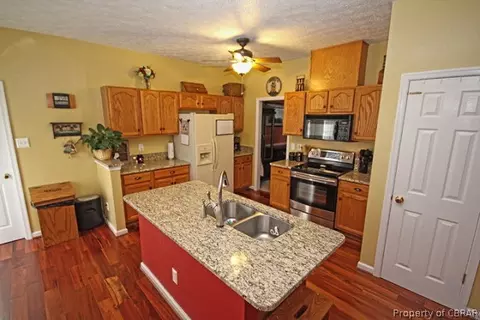 7532 Founders Mill Way E, Gloucester, VA 23061 photo 8