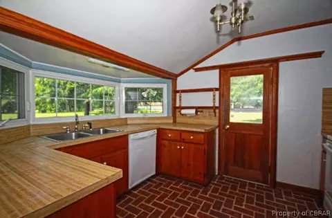 5018 Weaver Ln, Gloucester, VA 23061 photo 12