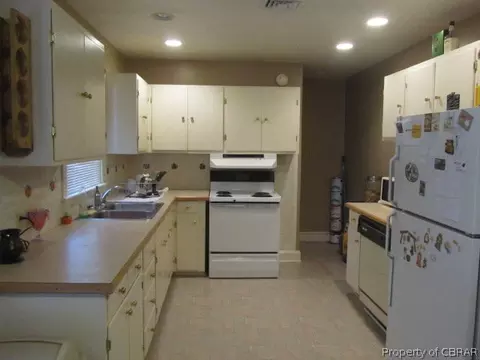 1956 Hayes Rd, Gloucester Point, VA 23062 photo 5